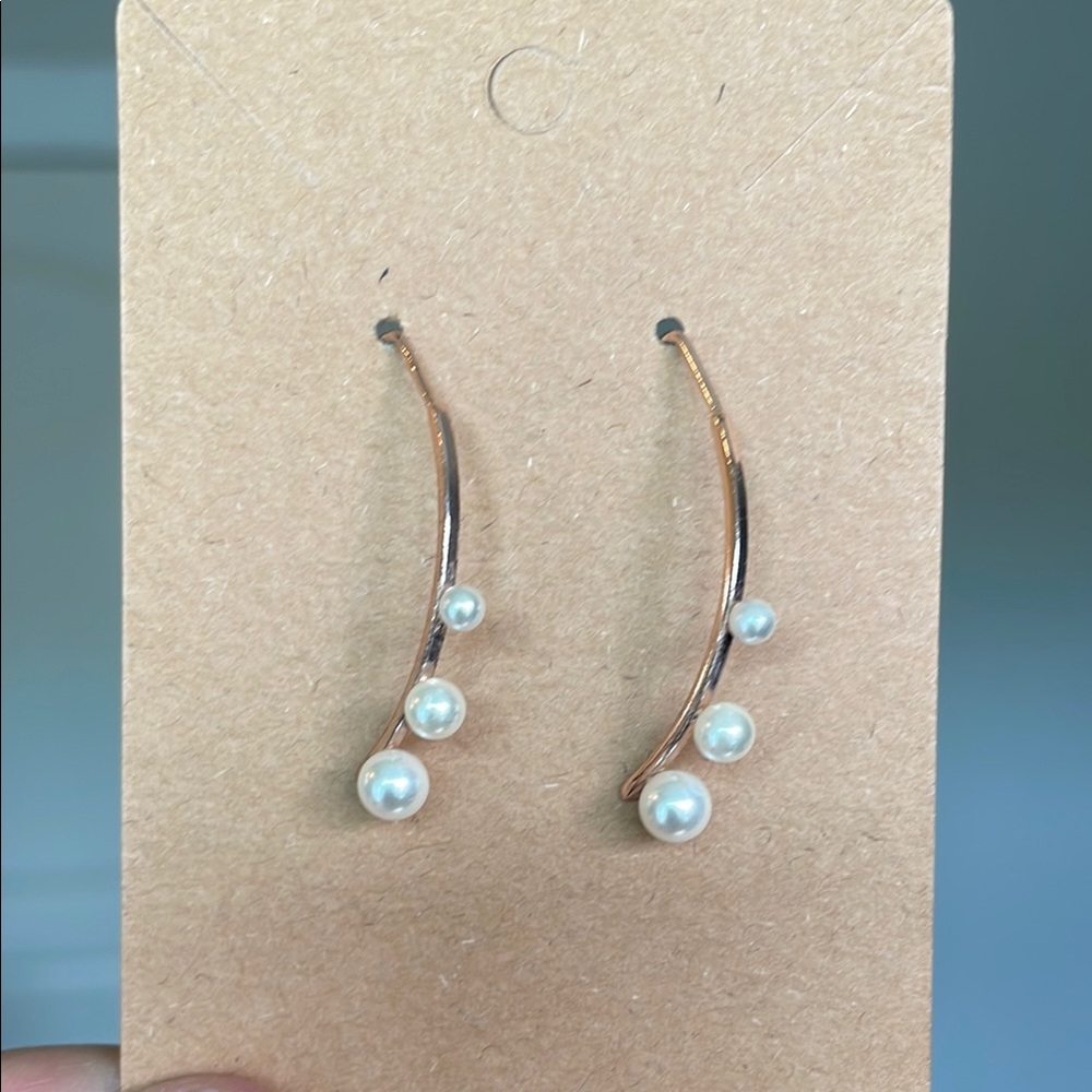 Rose Gold Color Pearl Earings - Picture 9 of 10